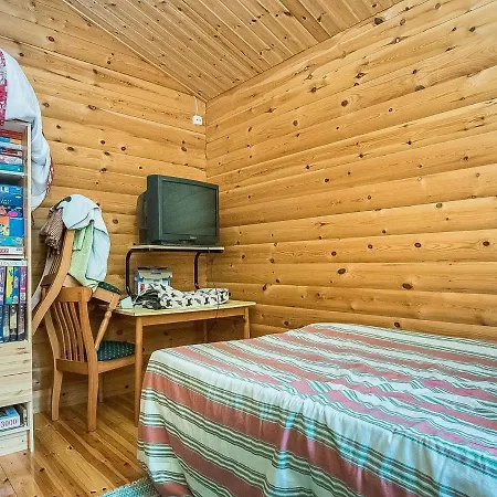 Hirsiniemi By Interhome 펜션